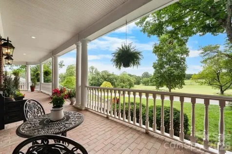 3740 Pinecrest Drive NE Hickory NC 28601
