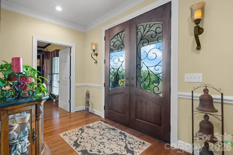 3740 Pinecrest Drive NE Hickory NC 28601