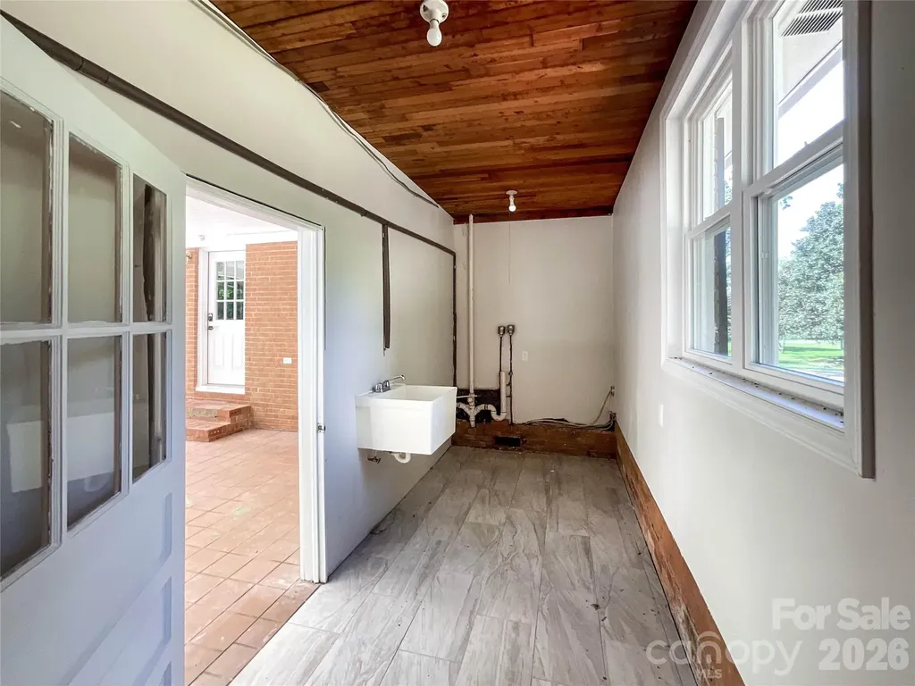 6728 Lakeside Drive Charlotte NC 28215