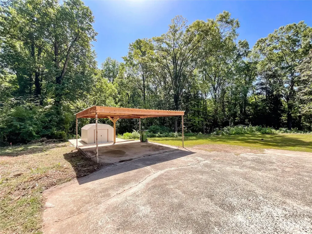 6728 Lakeside Drive Charlotte NC 28215