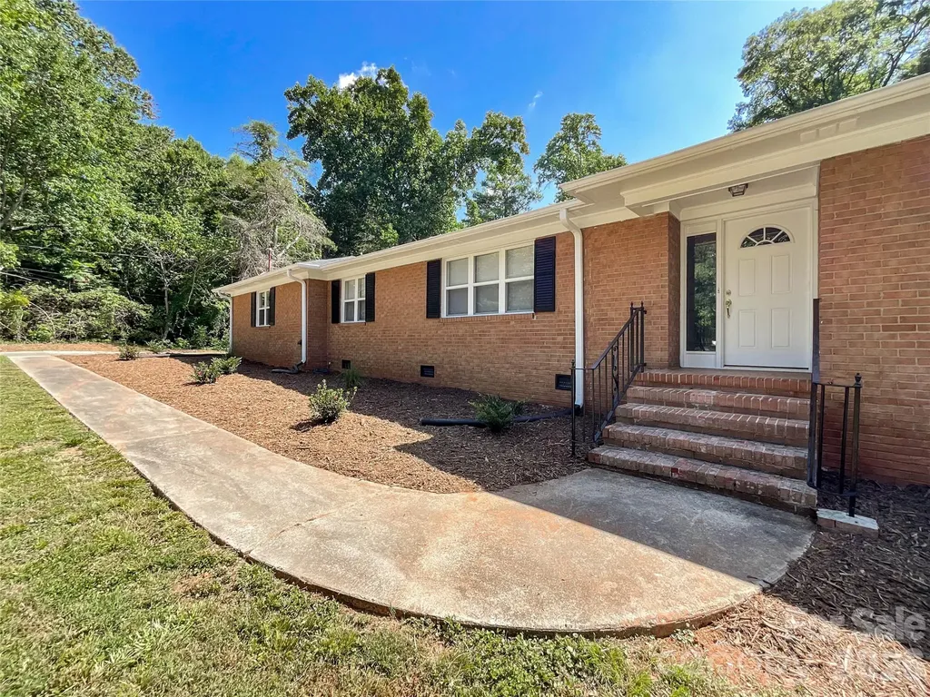 6728 Lakeside Drive Charlotte NC 28215