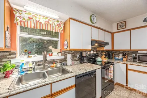 5 Summer Savory Court Flat Rock NC 28731
