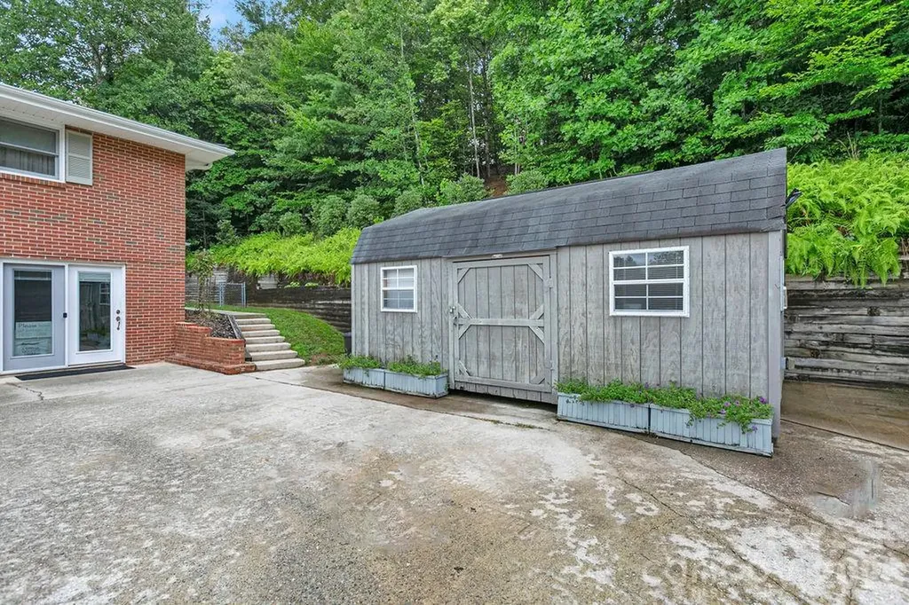337 Delphia Drive Brevard NC 28712