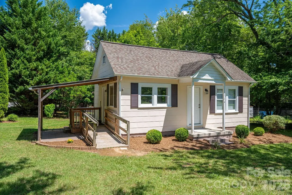 214 23rd Street NW Hickory NC 28601