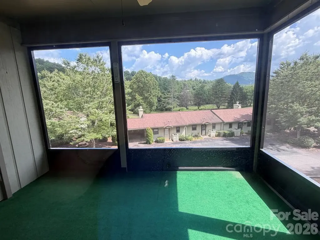 31 Mint Lake Court W Franklin NC 28734