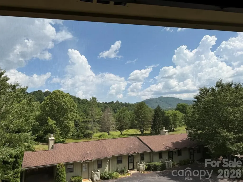 31 Mint Lake Court W Franklin NC 28734