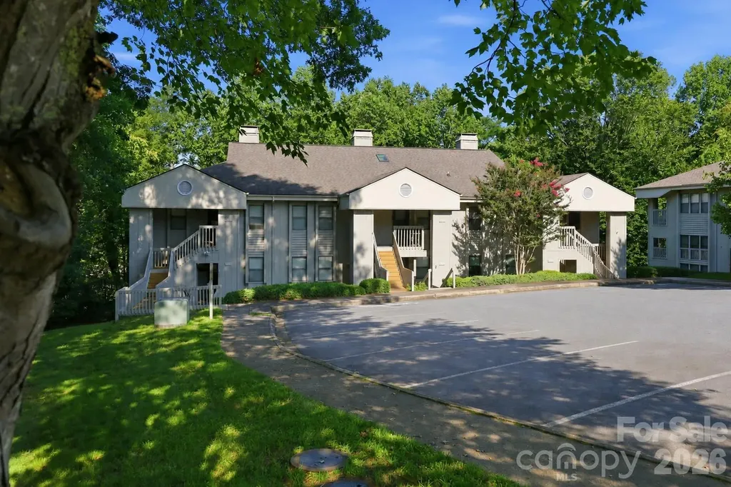1503 Abbey Circle Asheville NC 28805