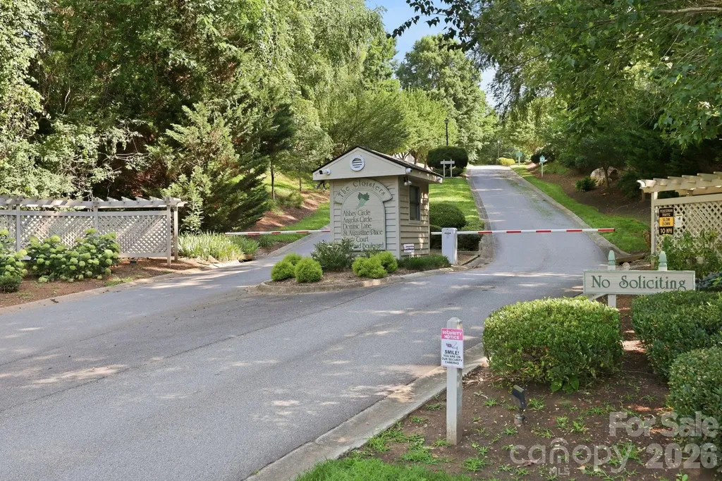 1503 Abbey Circle Asheville NC 28805