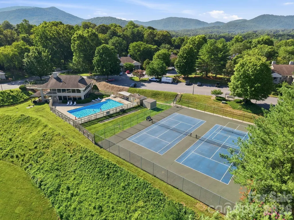 1503 Abbey Circle Asheville NC 28805