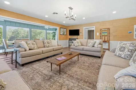 1503 Abbey Circle Asheville NC 28805