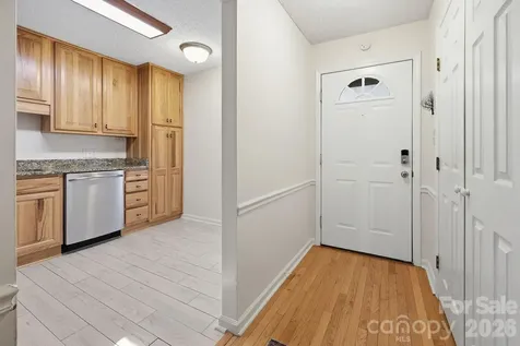 1503 Abbey Circle Asheville NC 28805