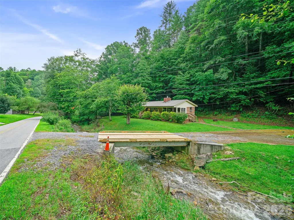 915 Little Creek Road Burnsville NC 28714