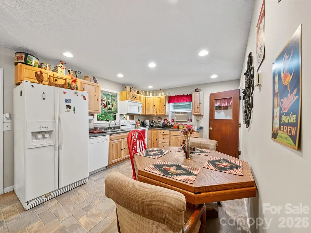 915 Little Creek Road Burnsville NC 28714