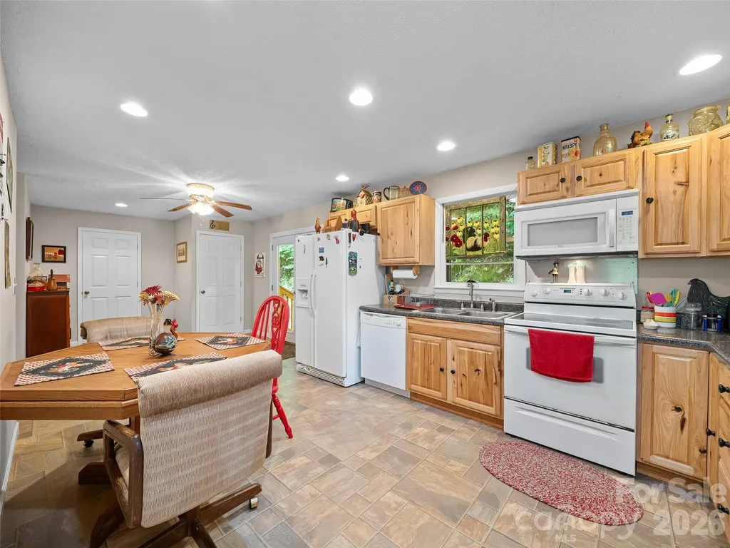 915 Little Creek Road Burnsville NC 28714
