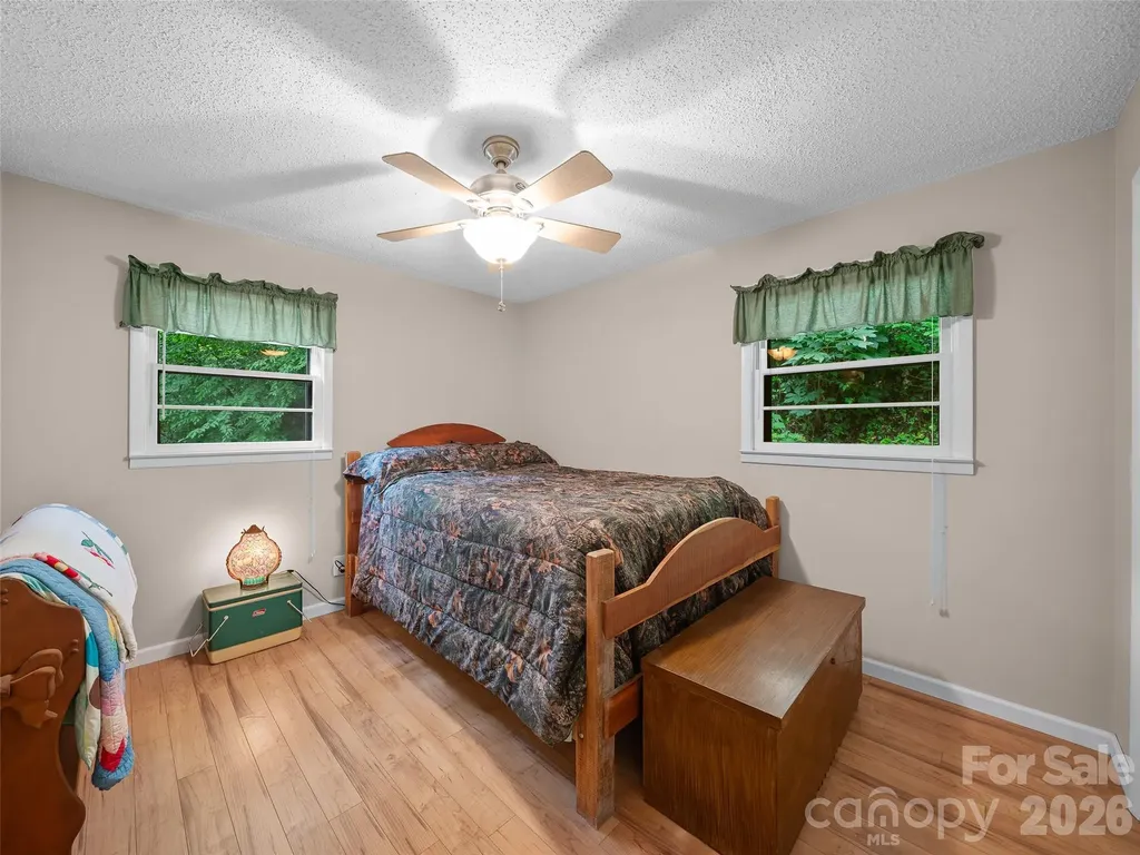 915 Little Creek Road Burnsville NC 28714