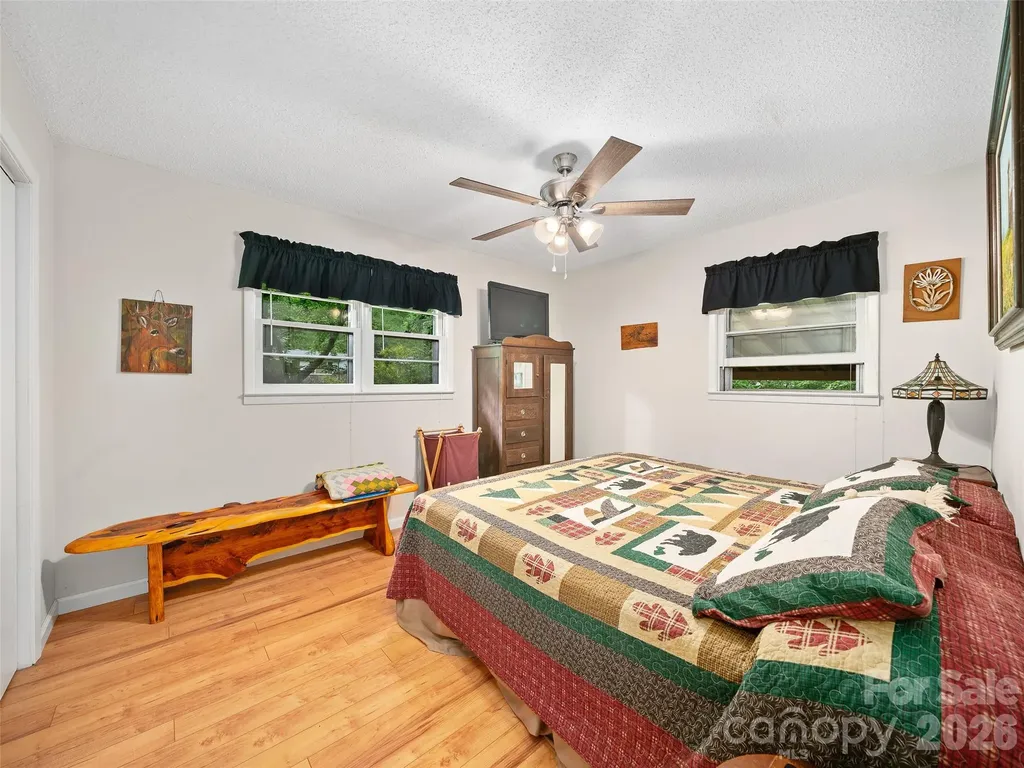 915 Little Creek Road Burnsville NC 28714
