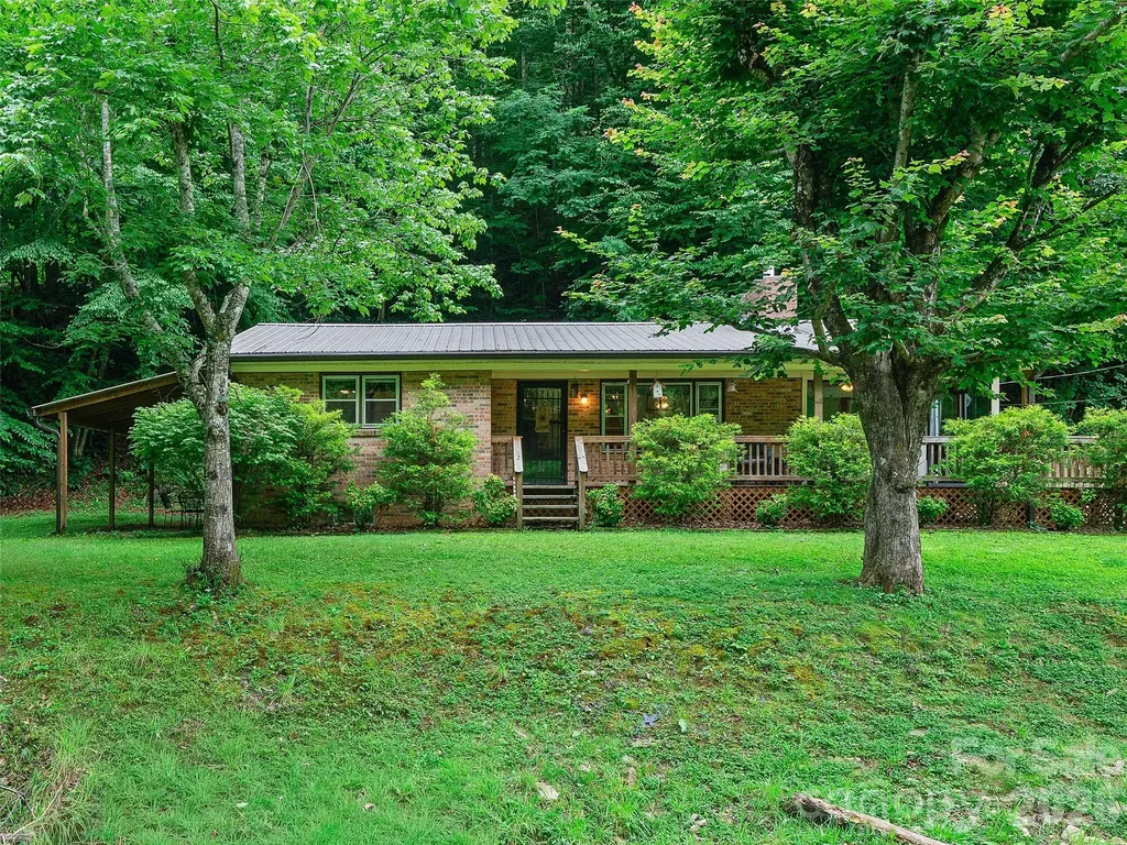 915 Little Creek Road Burnsville NC 28714