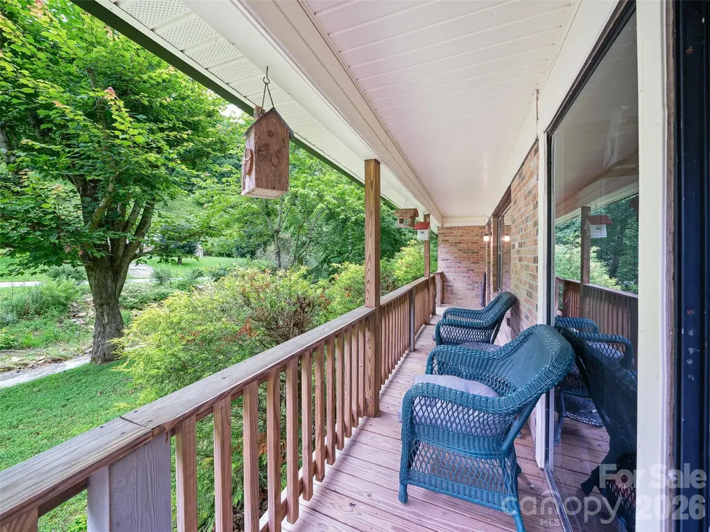 915 Little Creek Road Burnsville NC 28714