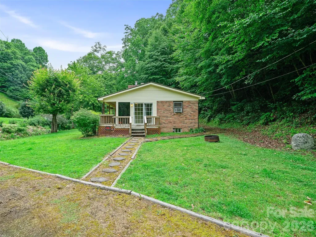 915 Little Creek Road Burnsville NC 28714
