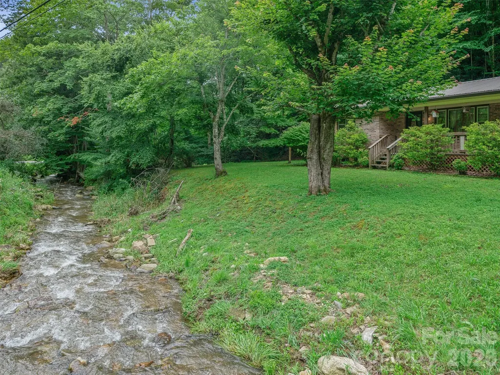 915 Little Creek Road Burnsville NC 28714