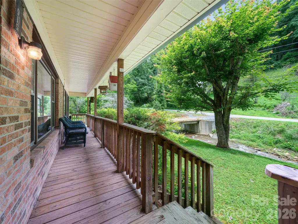 915 Little Creek Road Burnsville NC 28714