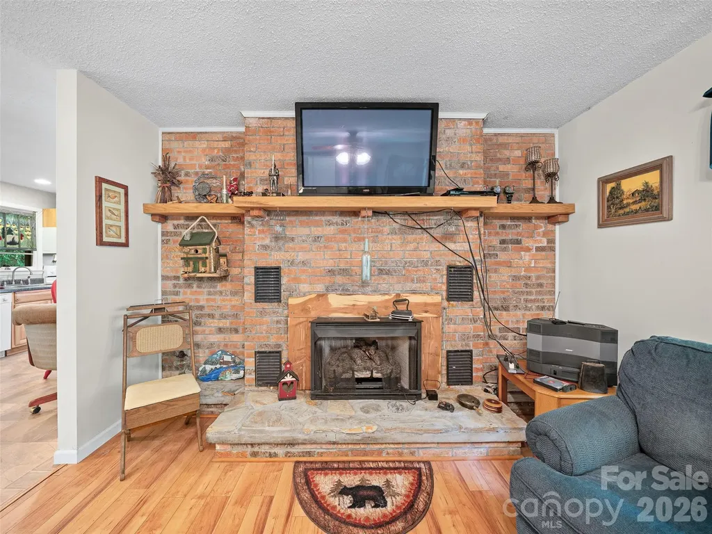 915 Little Creek Road Burnsville NC 28714