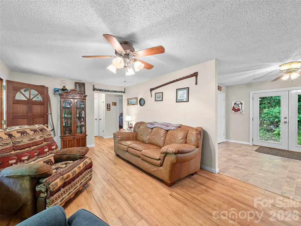 915 Little Creek Road Burnsville NC 28714