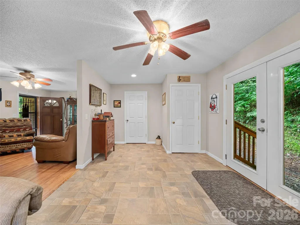 915 Little Creek Road Burnsville NC 28714