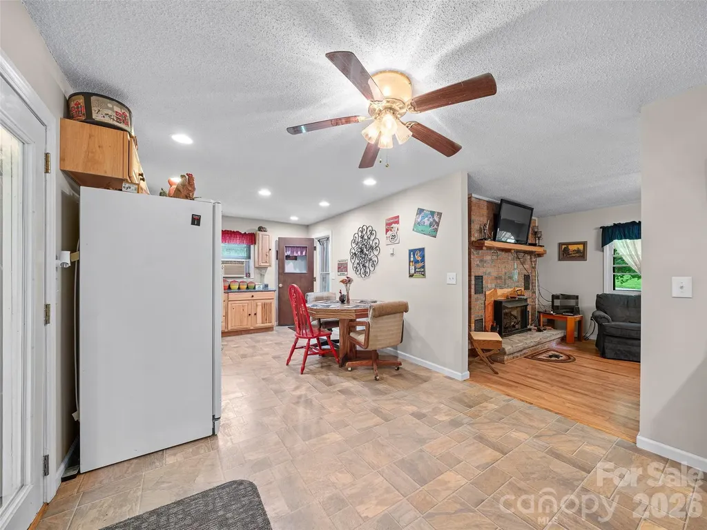 915 Little Creek Road Burnsville NC 28714