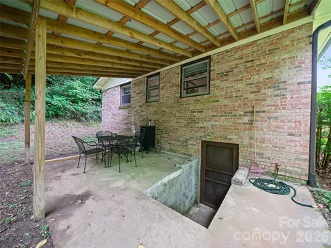 915 Little Creek Road Burnsville NC 28714