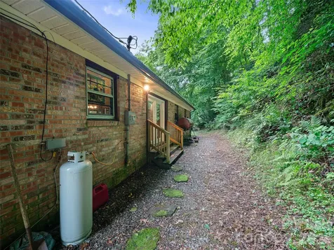 915 Little Creek Road Burnsville NC 28714