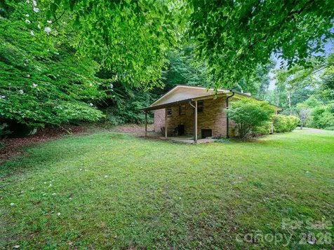 915 Little Creek Road Burnsville NC 28714