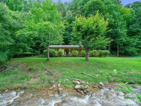915 Little Creek Road Burnsville NC 28714