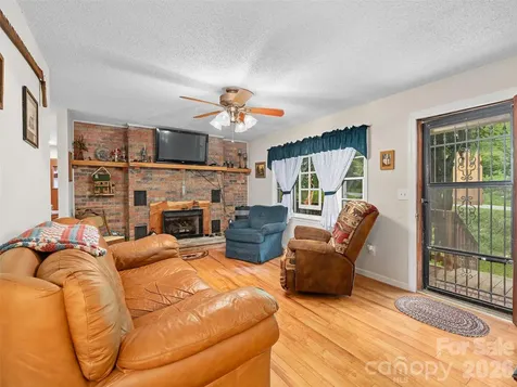915 Little Creek Road Burnsville NC 28714