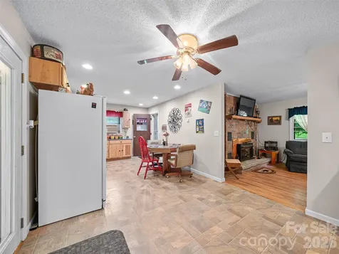 915 Little Creek Road Burnsville NC 28714