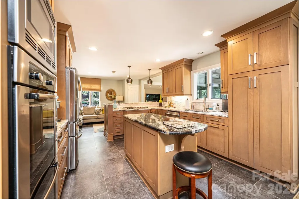 2028 10th Street Boulevard NW Hickory NC 28601