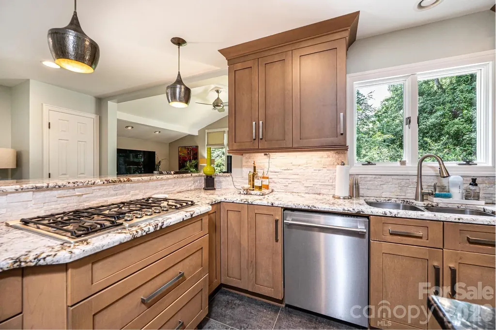 2028 10th Street Boulevard NW Hickory NC 28601