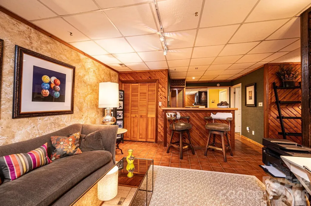 2028 10th Street Boulevard NW Hickory NC 28601