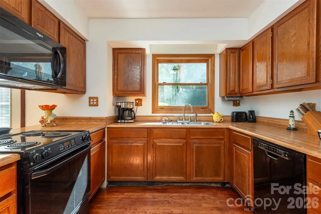 35 Upper Moffitt Road Asheville NC 28805