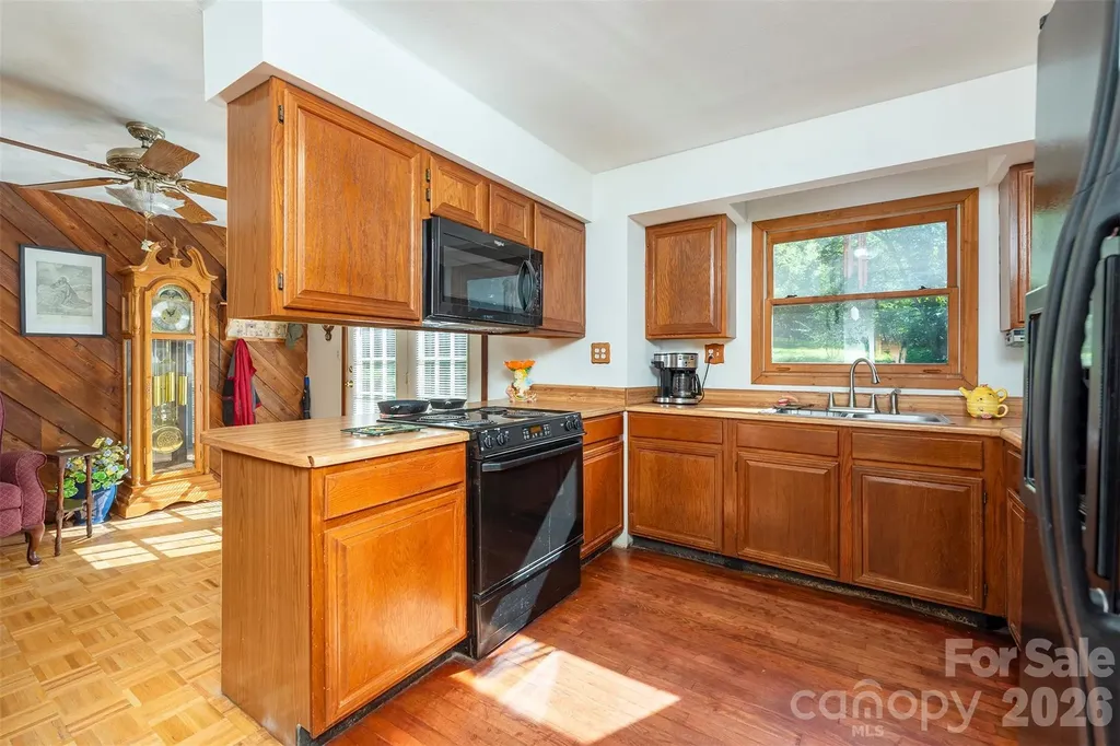 35 Upper Moffitt Road Asheville NC 28805