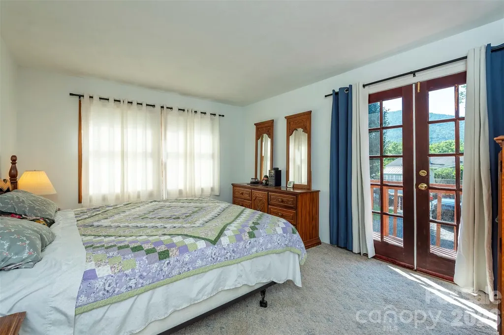 35 Upper Moffitt Road Asheville NC 28805