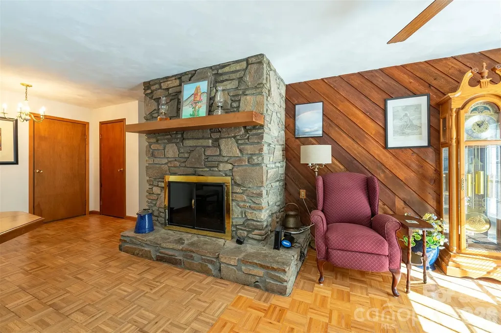 35 Upper Moffitt Road Asheville NC 28805