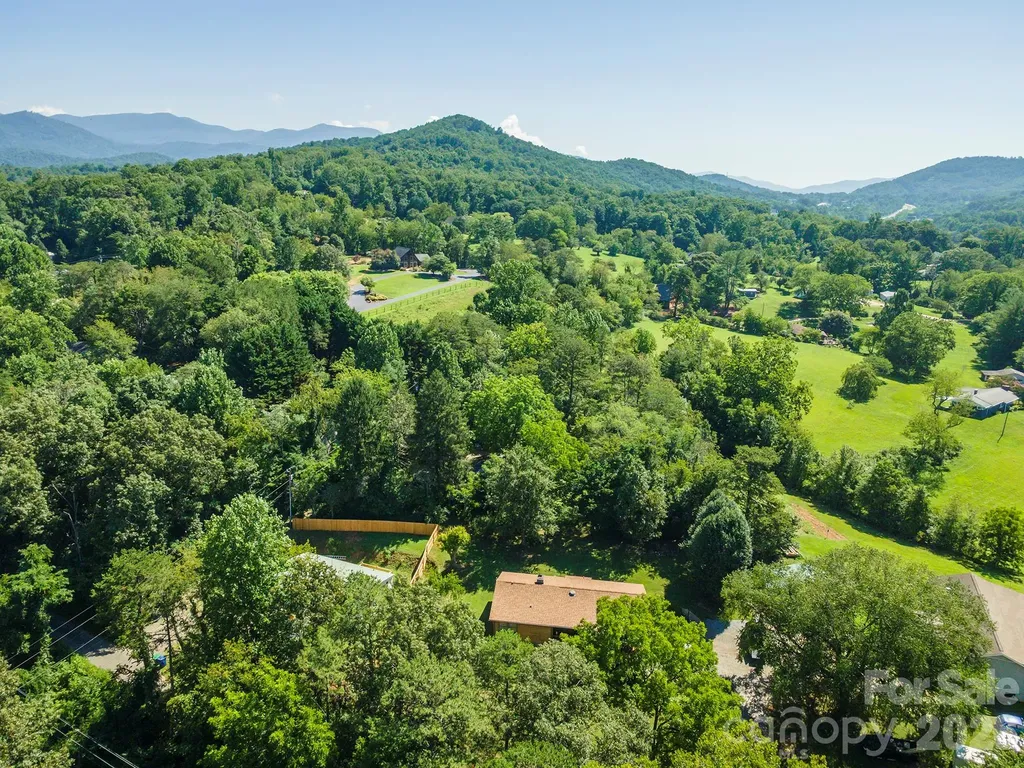 35 Upper Moffitt Road Asheville NC 28805