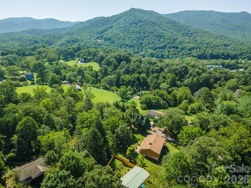 35 Upper Moffitt Road Asheville NC 28805