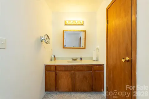 35 Upper Moffitt Road Asheville NC 28805