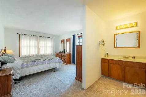 35 Upper Moffitt Road Asheville NC 28805