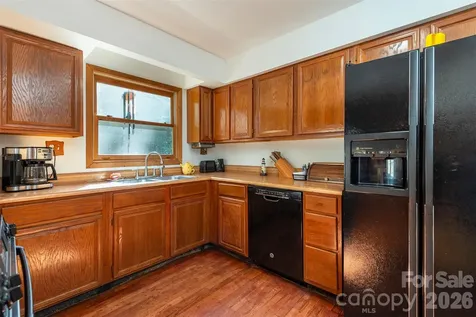 35 Upper Moffitt Road Asheville NC 28805