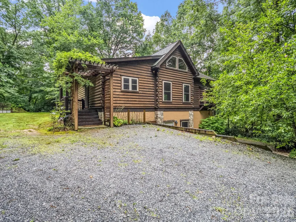 160 Sweetwater Ridge Road Balsam Grove NC 28708