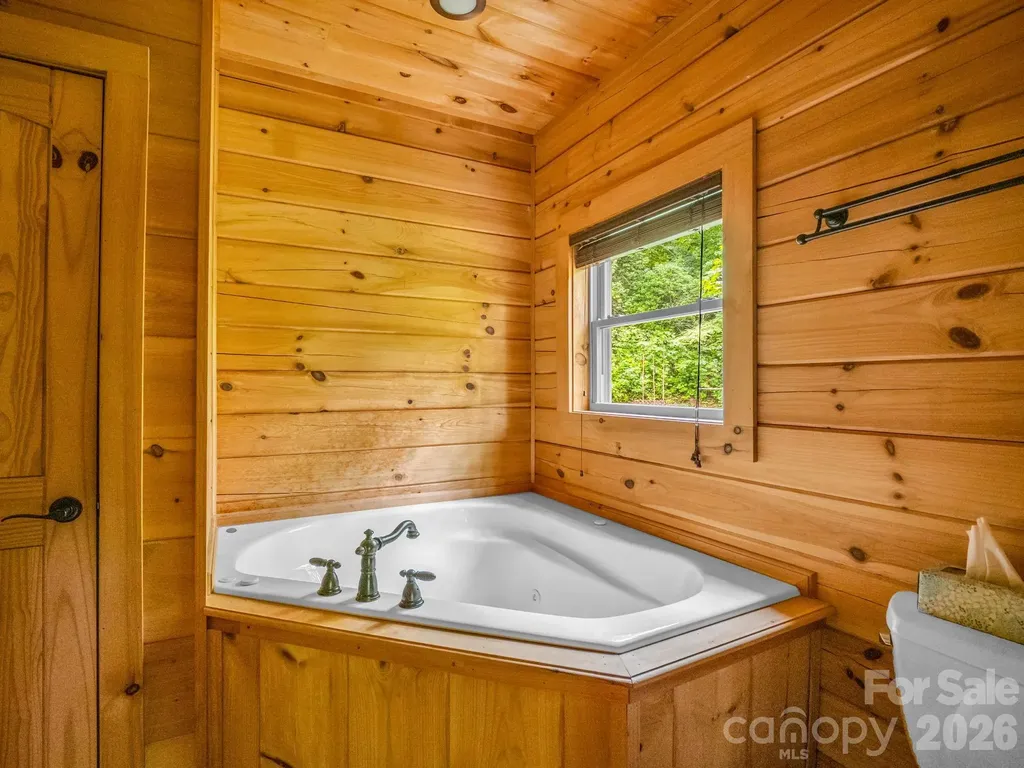 160 Sweetwater Ridge Road Balsam Grove NC 28708