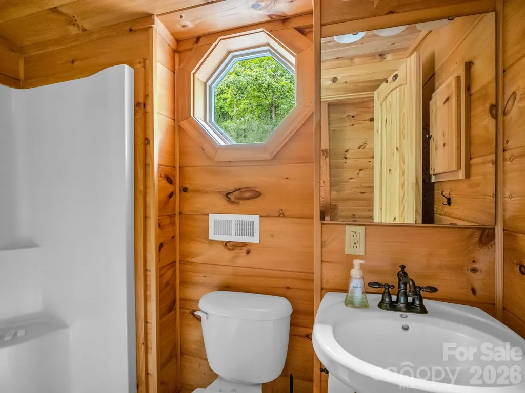 160 Sweetwater Ridge Road Balsam Grove NC 28708